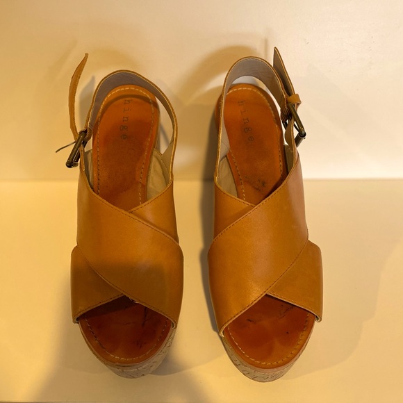 Women’s Wedge Leather Sandals featuring cork heels! 🌟 Women’s size 8 - Picture 5 of 7